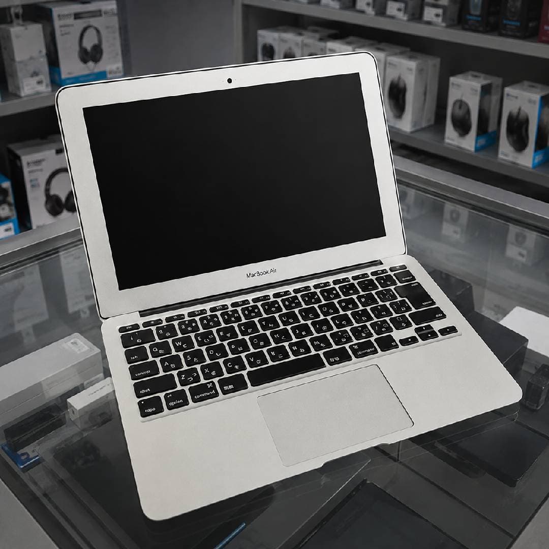 •Macbook Air – CORE I5, 4Go RAM, 128Go SSD (Stockage) Écran 13" Full HD – Clavier AZERTY rétroéclairé